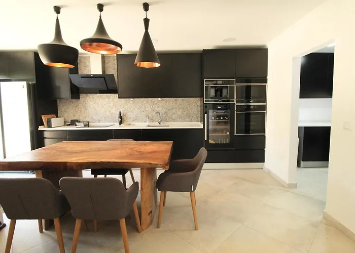 Villa Beautiful Algarve Pool Bali 15min To Mexilhoeira Grande