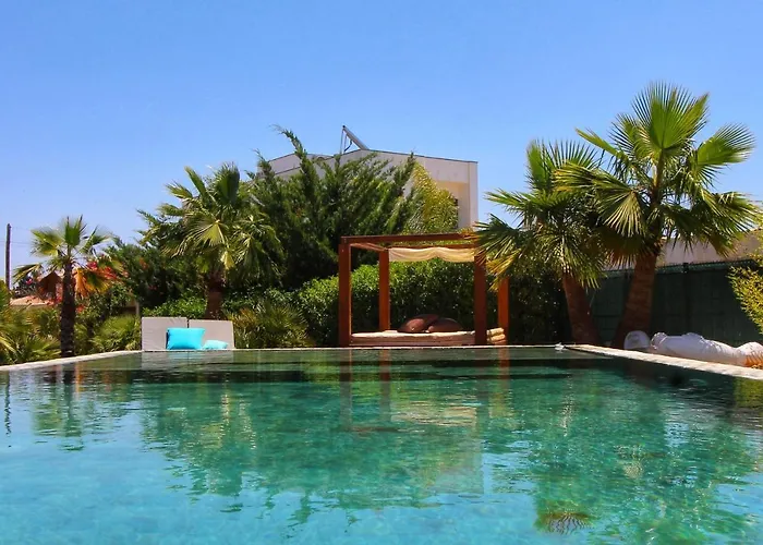 Beautiful Algarve Pool Bali 15min To * Mexilhoeira Grande