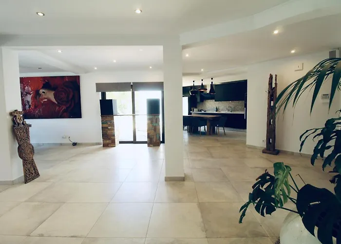 Beautiful Algarve Pool Bali 15min To Villa Mexilhoeira Grande